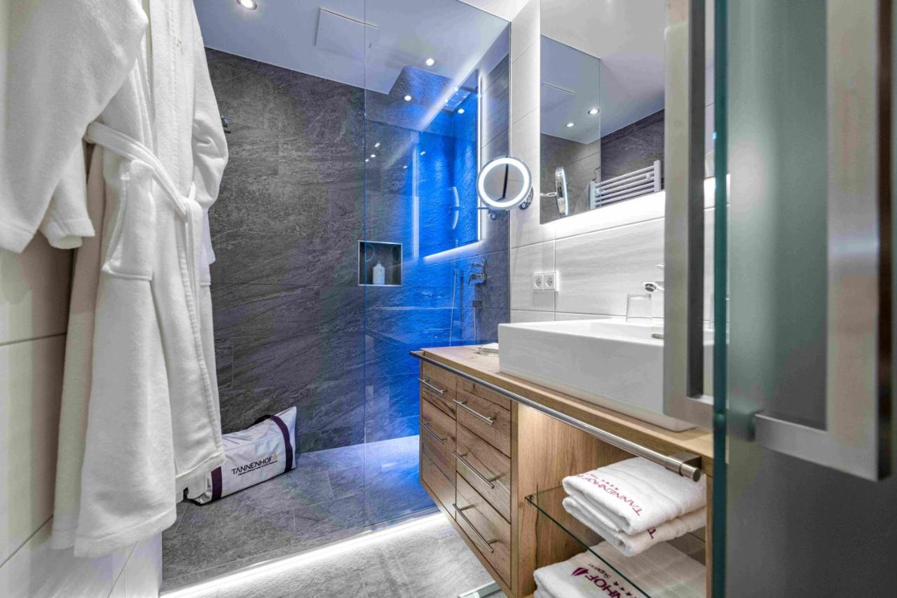 Deluxe Double Room Shower