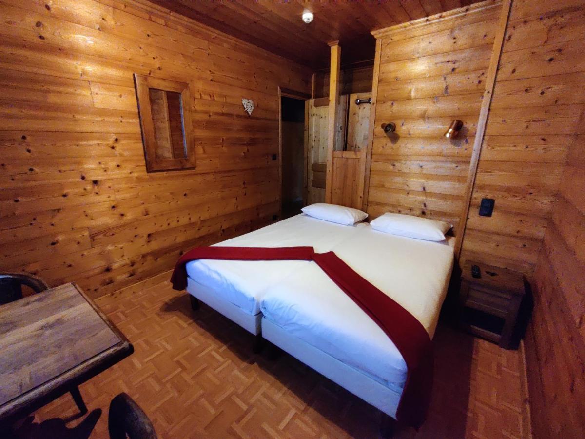 Twin Room Bath