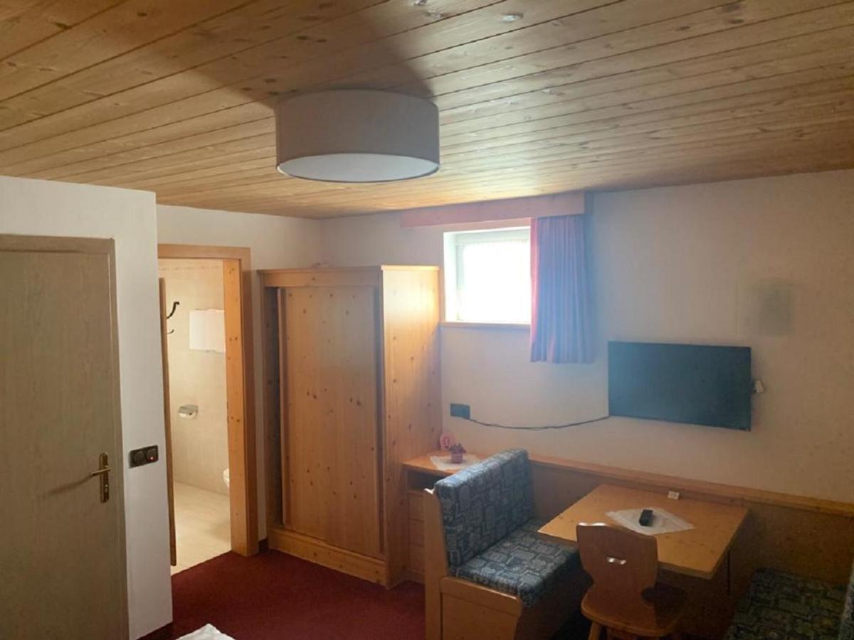 Double Room - Basement,1128541062:JPEG