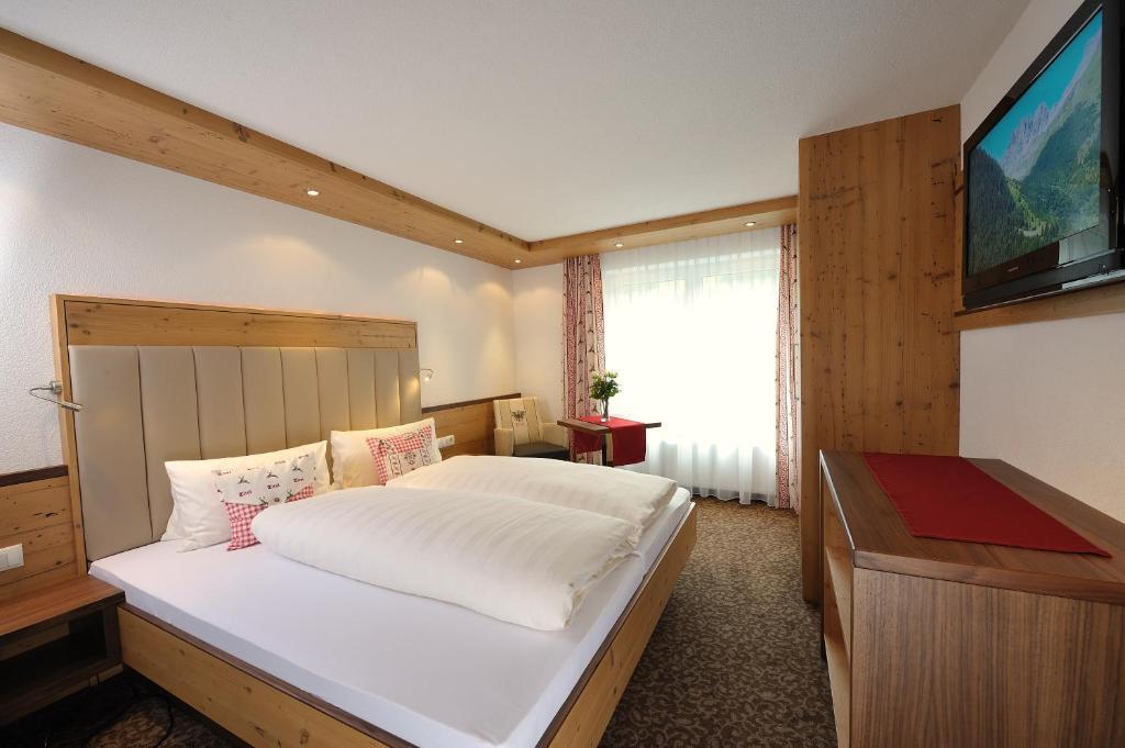 Deluxe Two-Bedroom Apartment,1584472474:JPEG