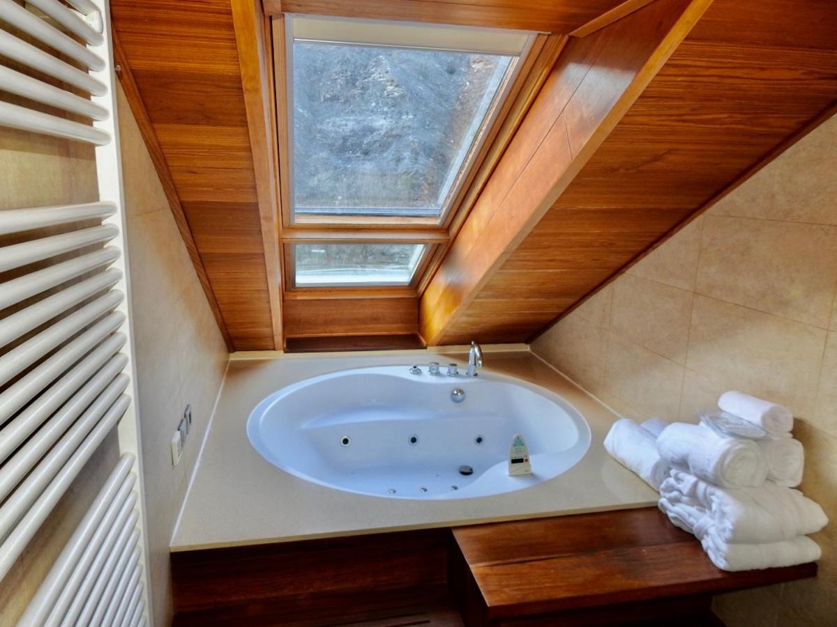 King Suite with Spa Bath,1571334851:JPEG