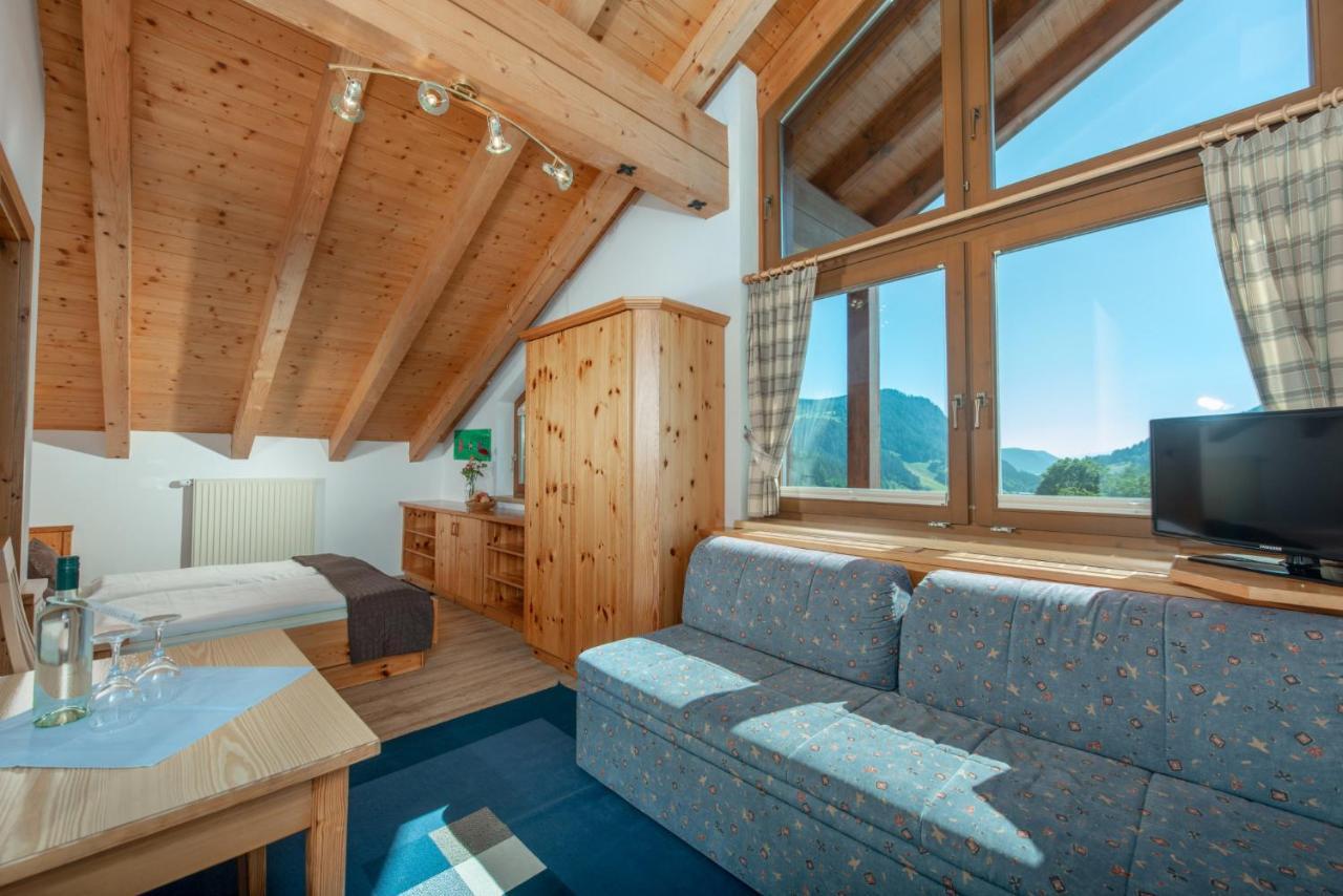 Familienzimmer mit Bergblick