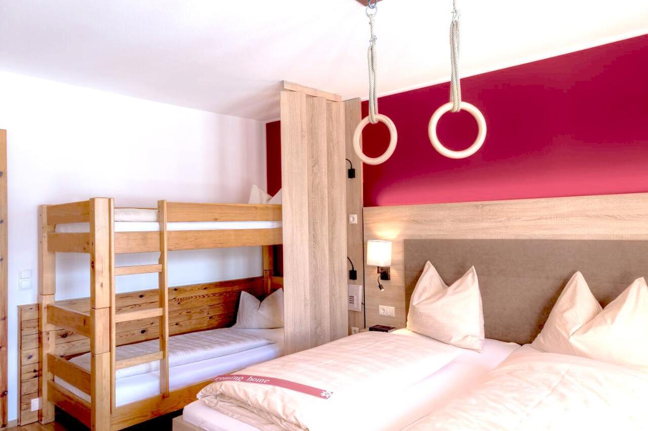 Classic Family Room with Bunk Bed,1422103068:JPEG