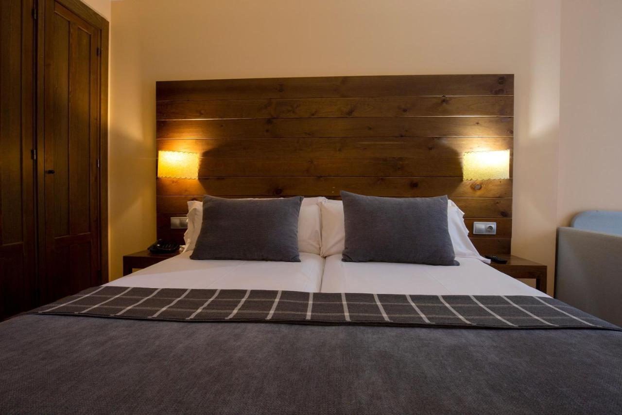 Quarto Triplo (2 Adultos + 1 Criança)