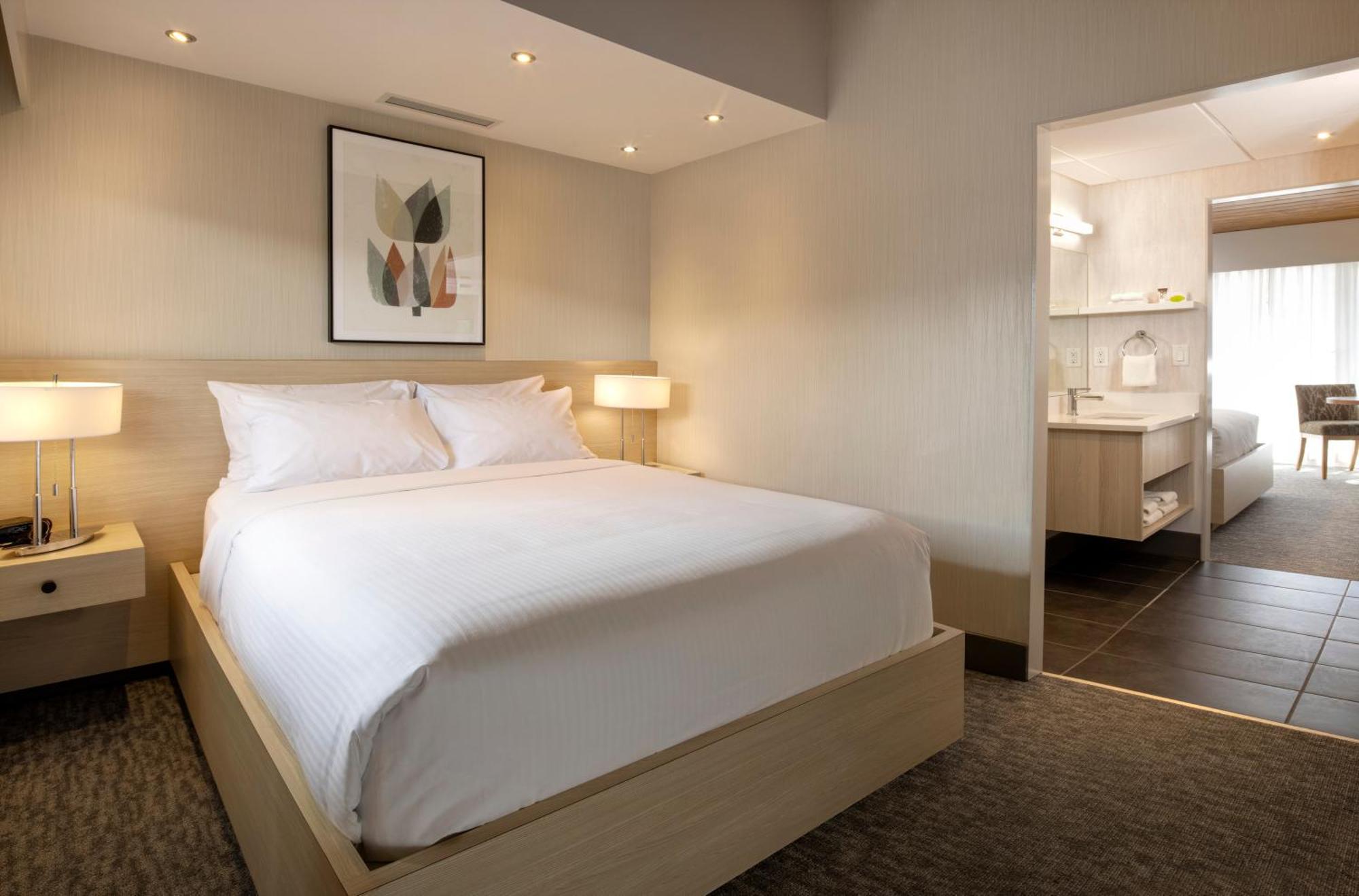 Premium Queen Room Two Queen beds Bath