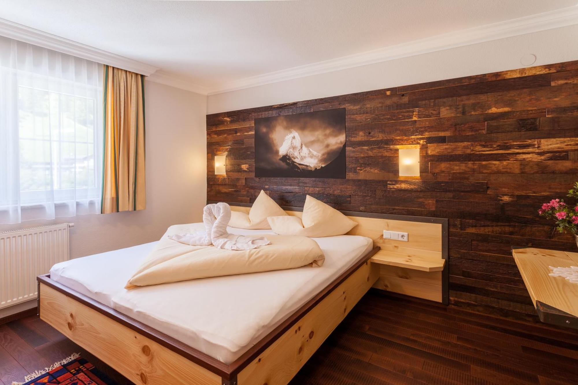 Suite,1499617765:JPEG