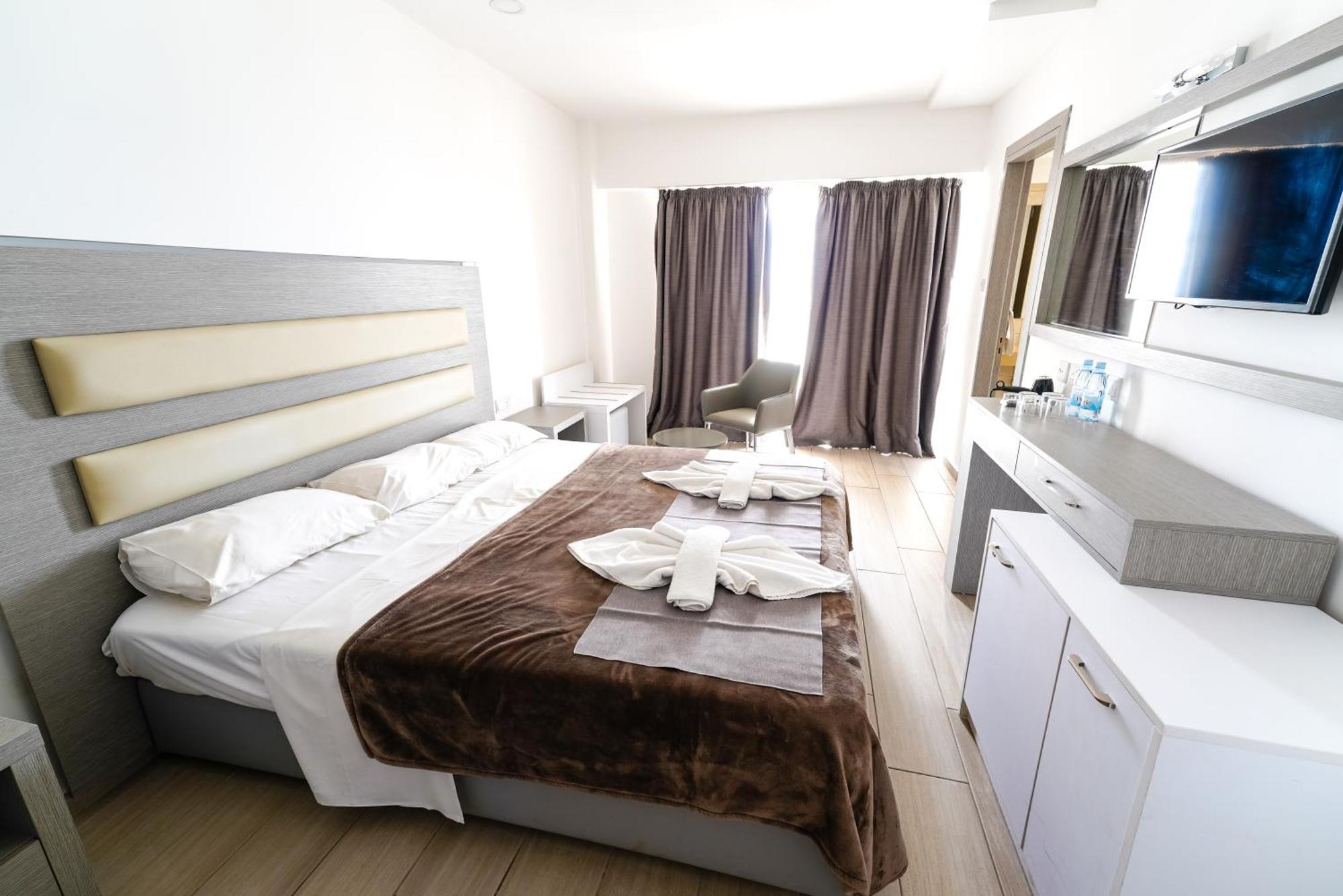 Double or Twin Room with Pool View