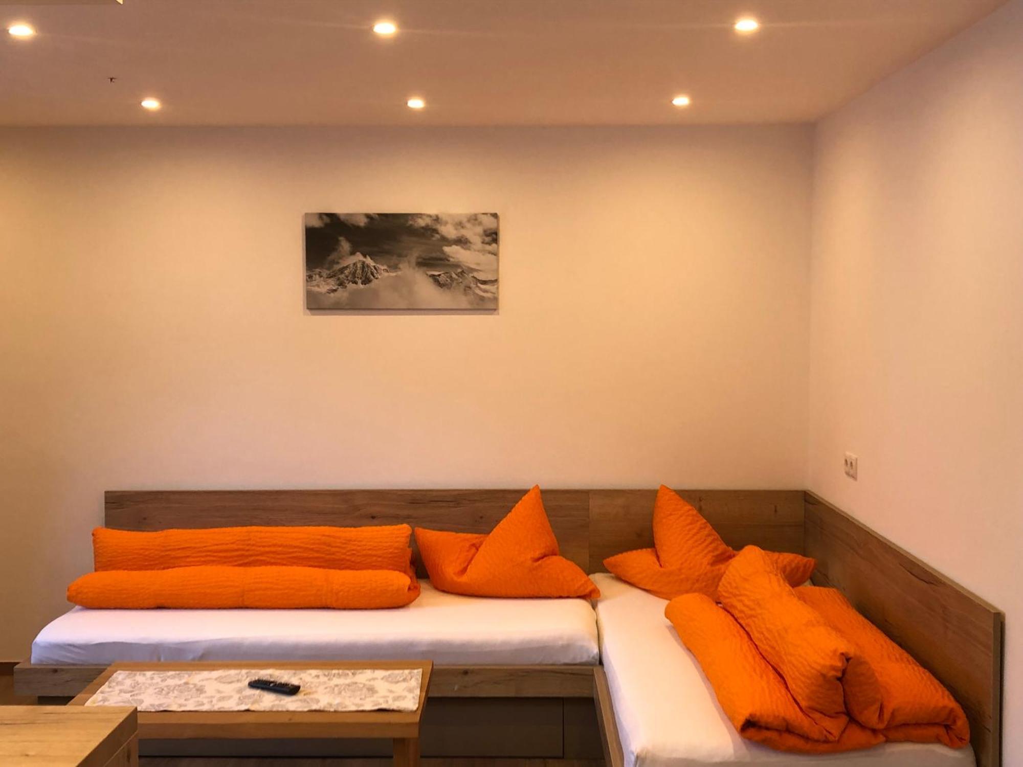 One-Bedroom Apartment,1559224591:JPEG