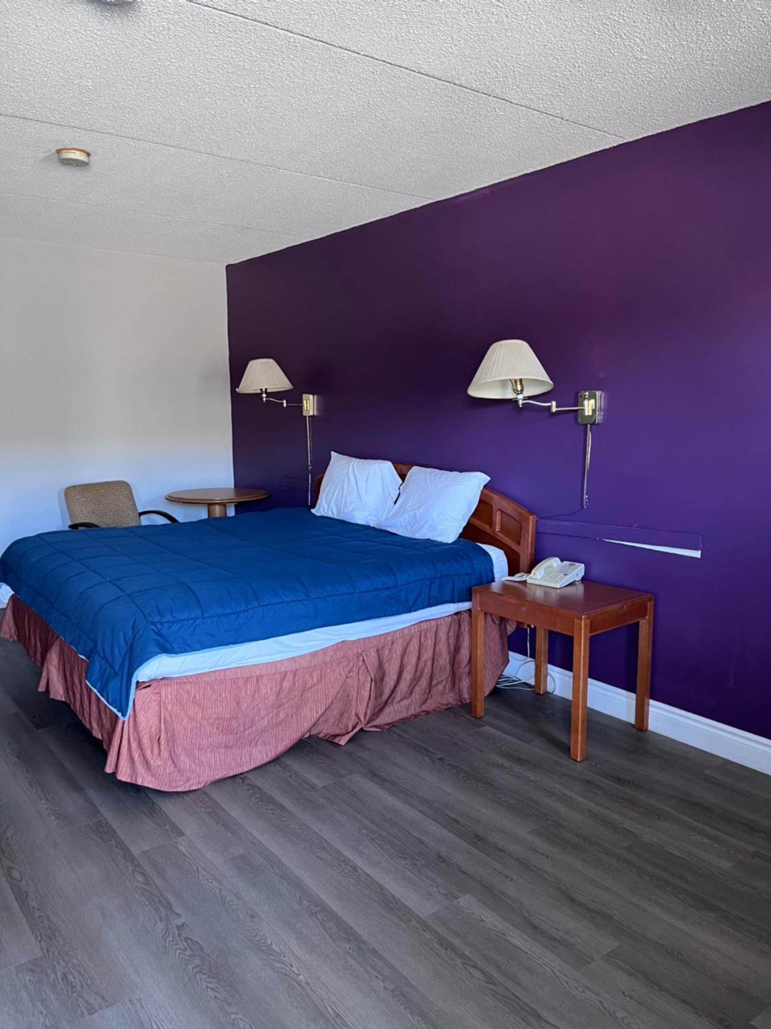 King Room - Non-Smoking