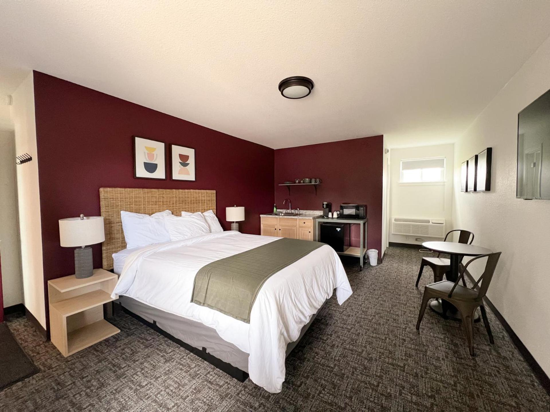 Deluxe Queen Room,1605219913:JPEG