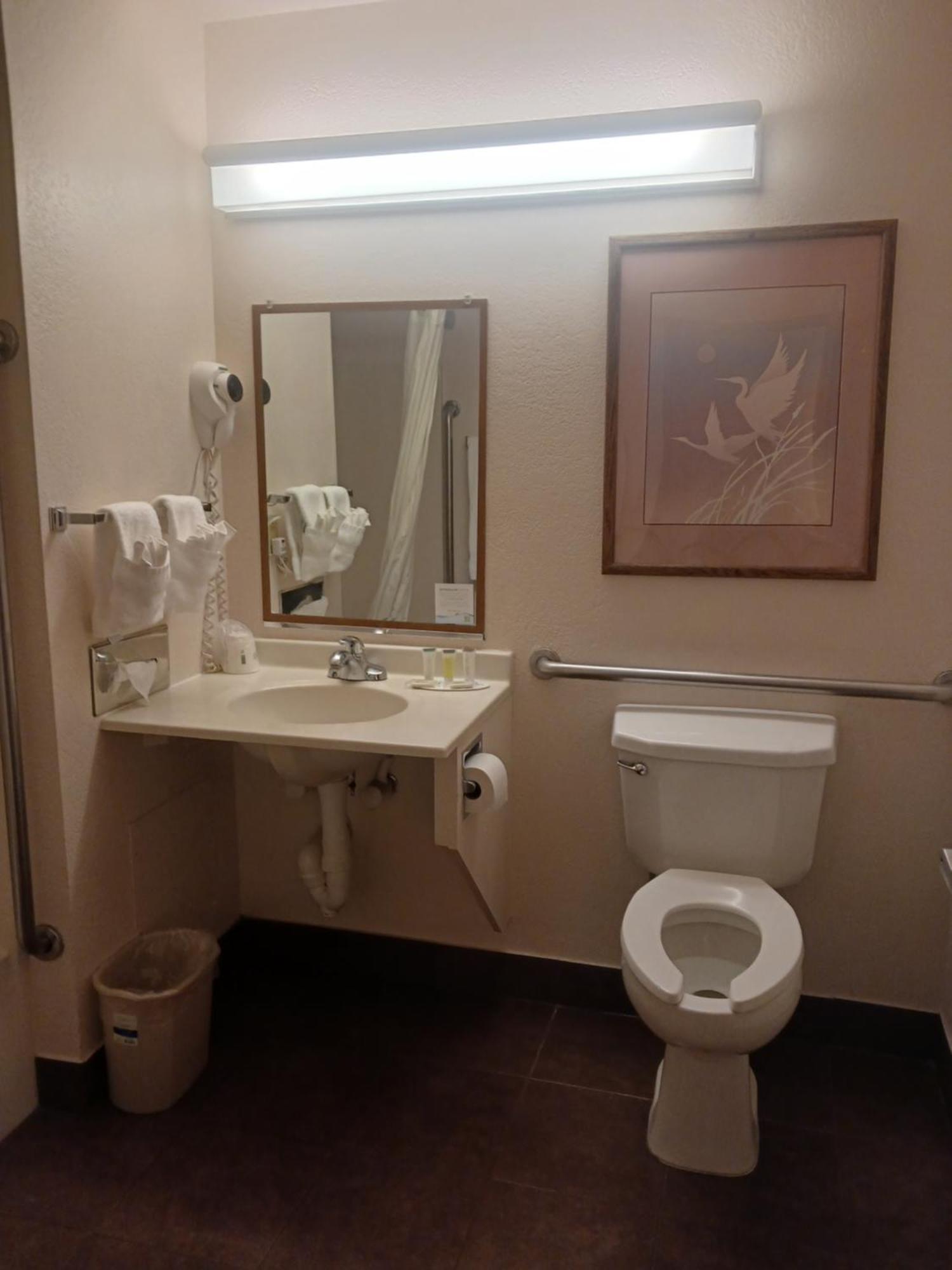 Queen Room - Disability Access - Non-Smoking