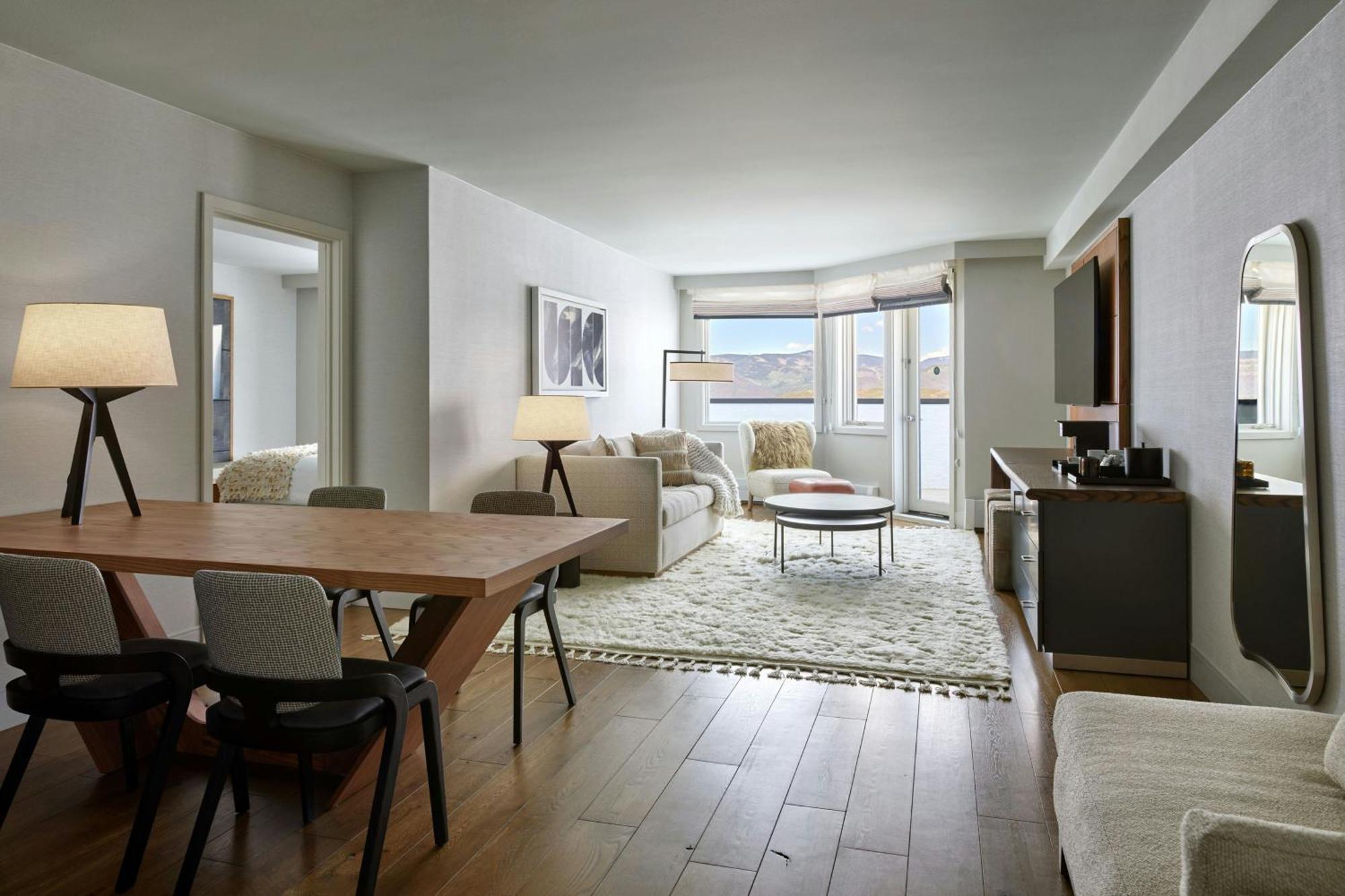 One-Bedroom Premium King Suite Mountain View