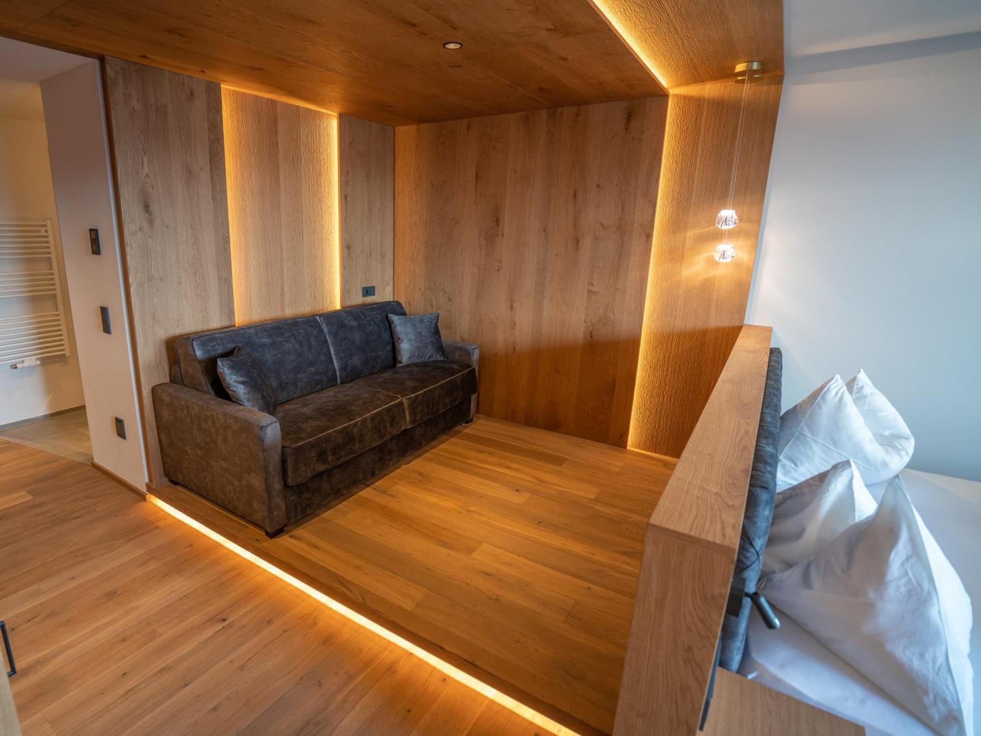 Deluxe Suite,1695754157:JPEG