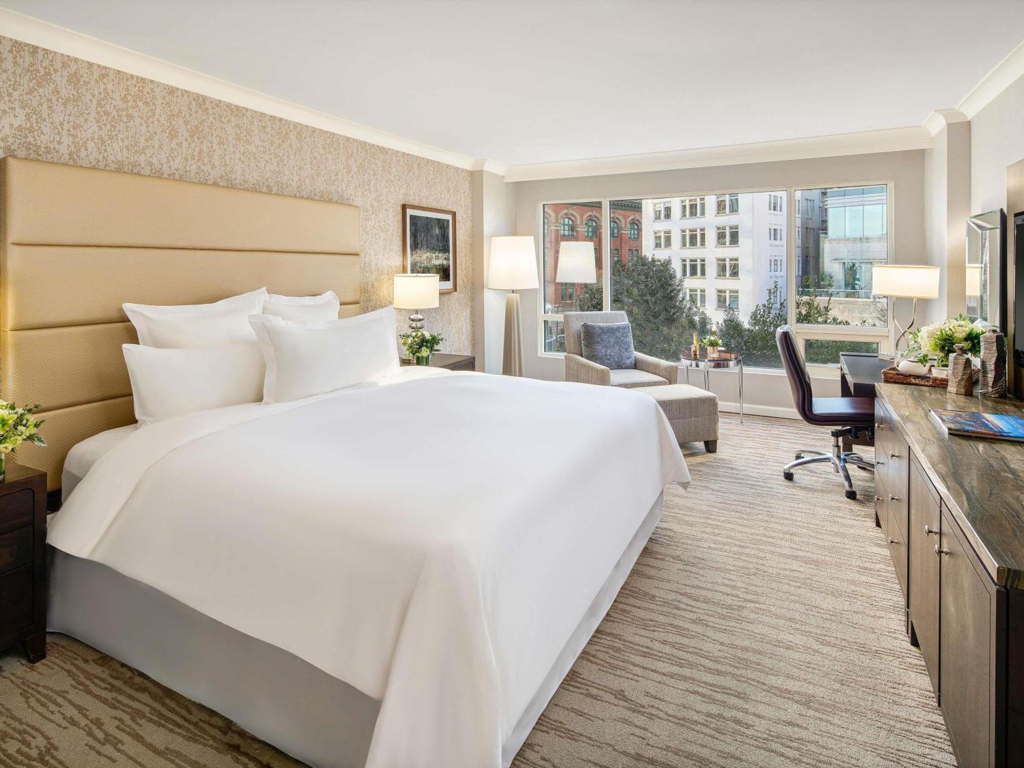 Fairmont City View Room King Bed,1717003693:JPEG