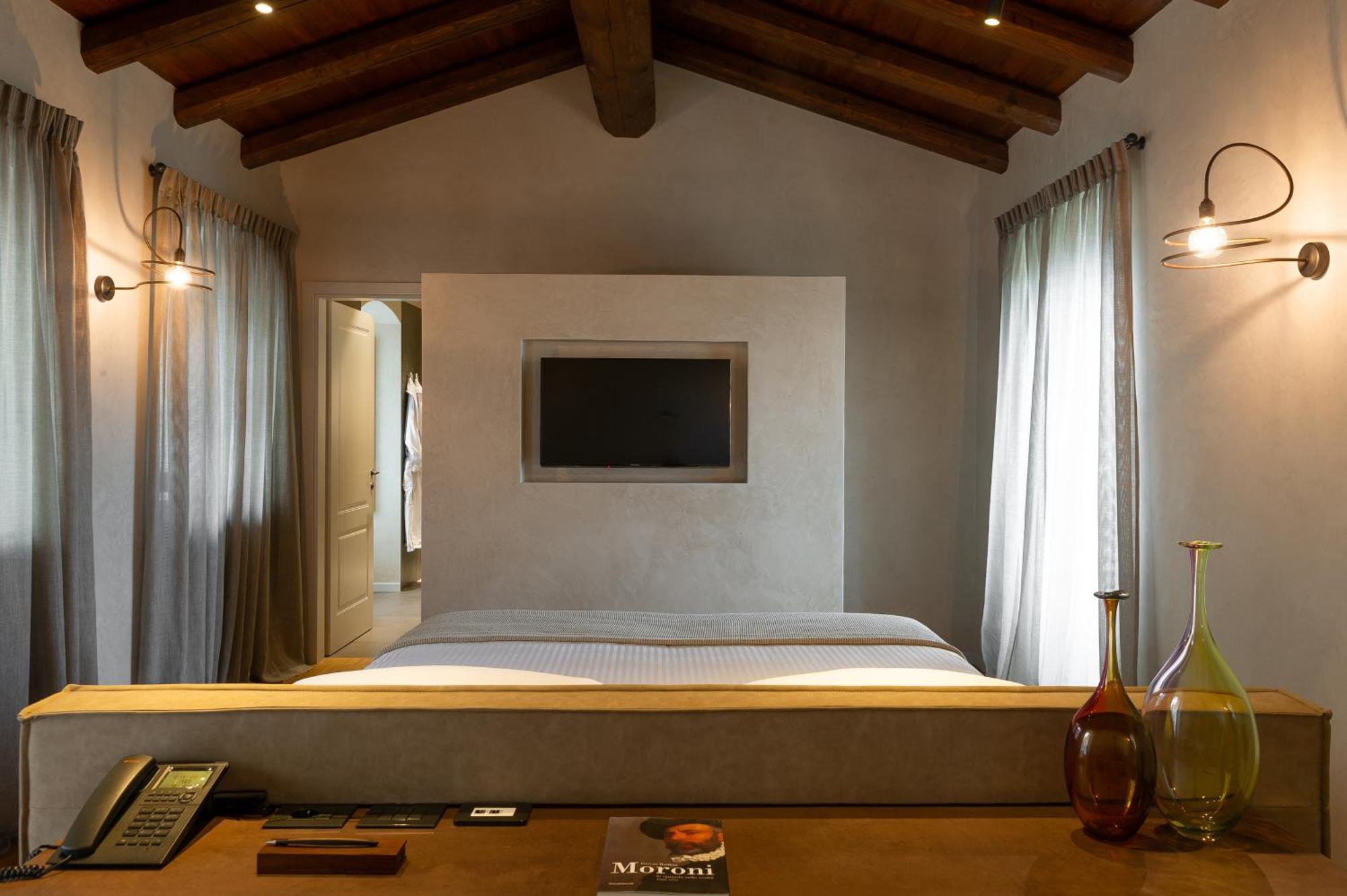 Deluxe Double or Twin Room City View
