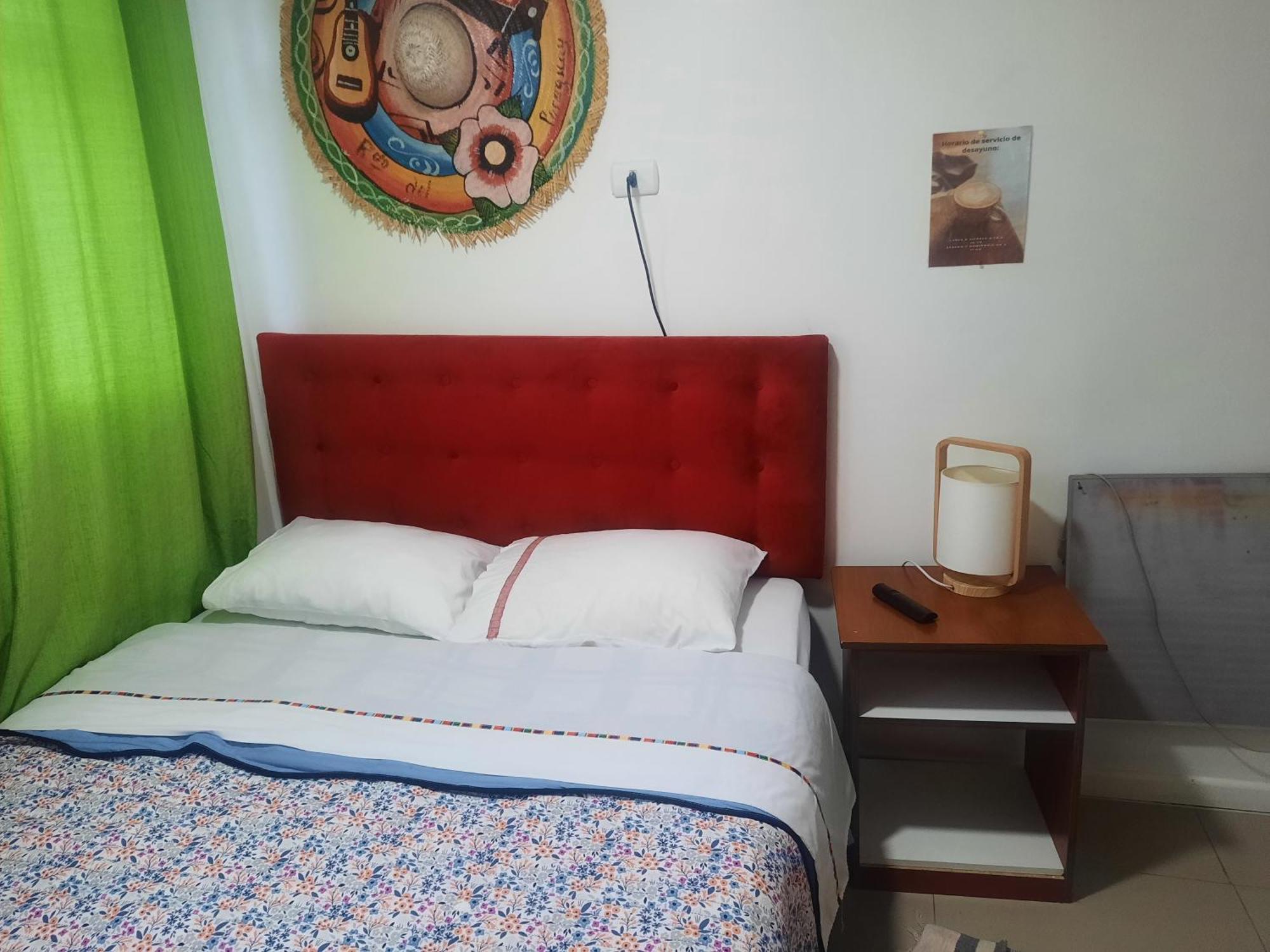 Matrimonial room with economic bathroom 9