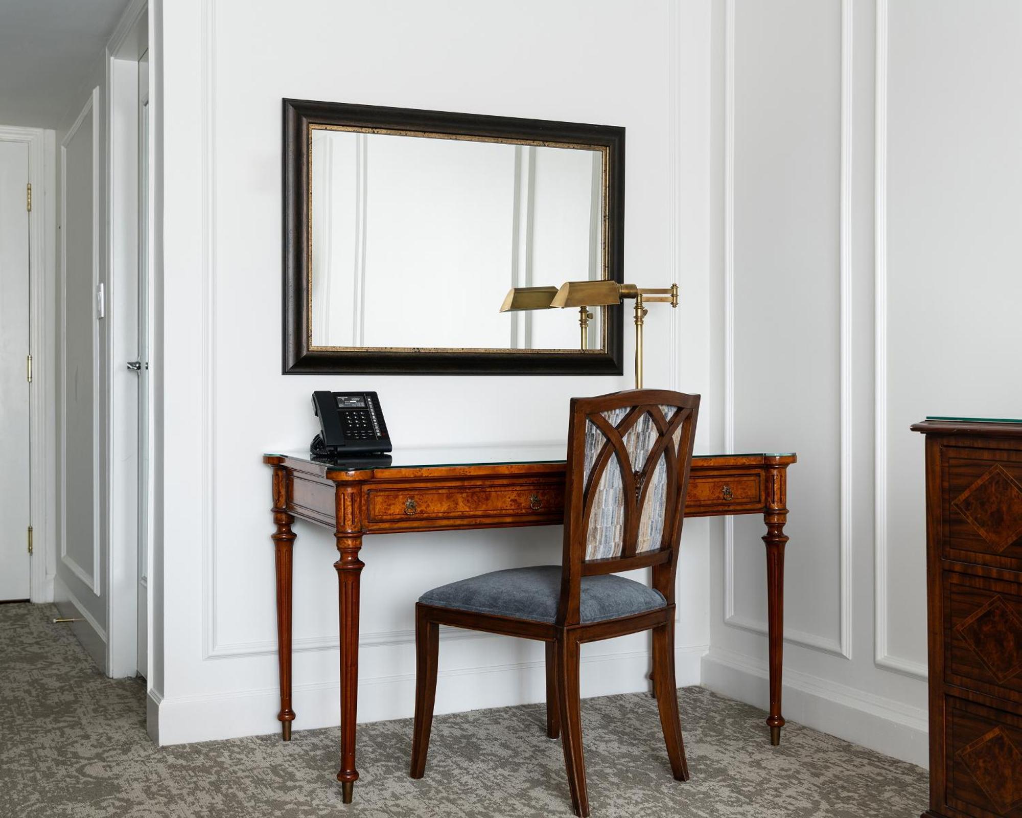 Executive Queen Room,1774445659:JPEG
