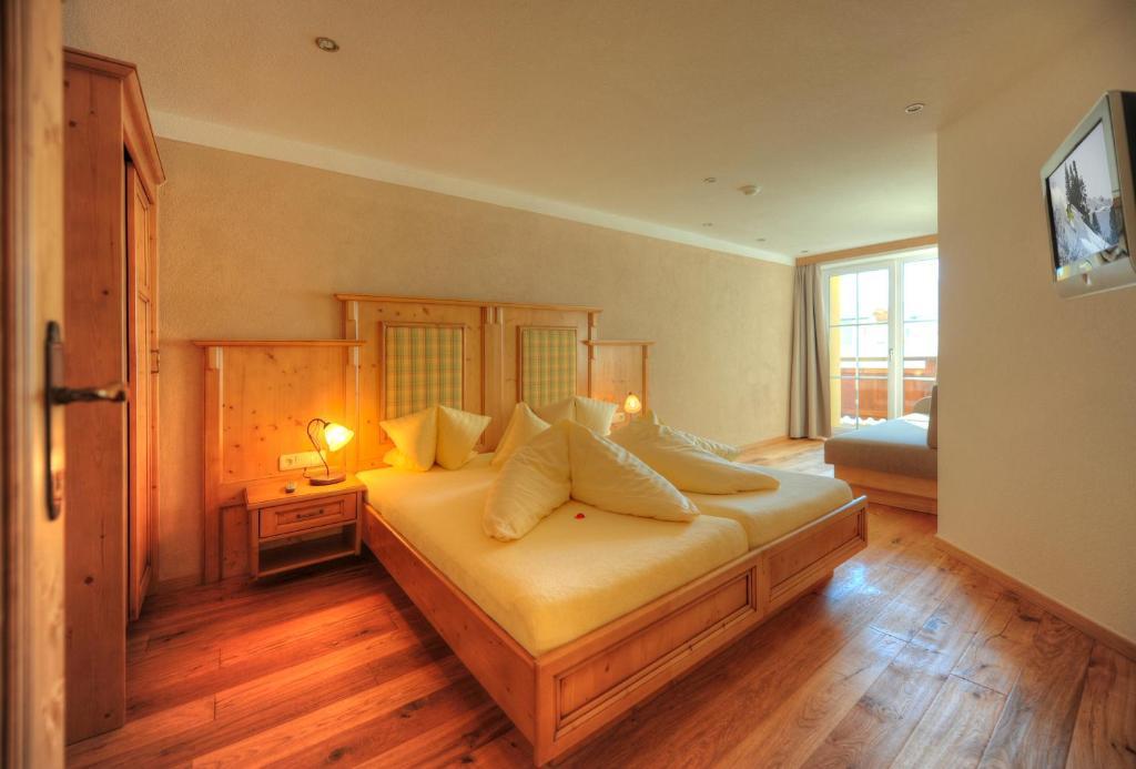 Three-Bedroom Apartment,25400190:JPEG