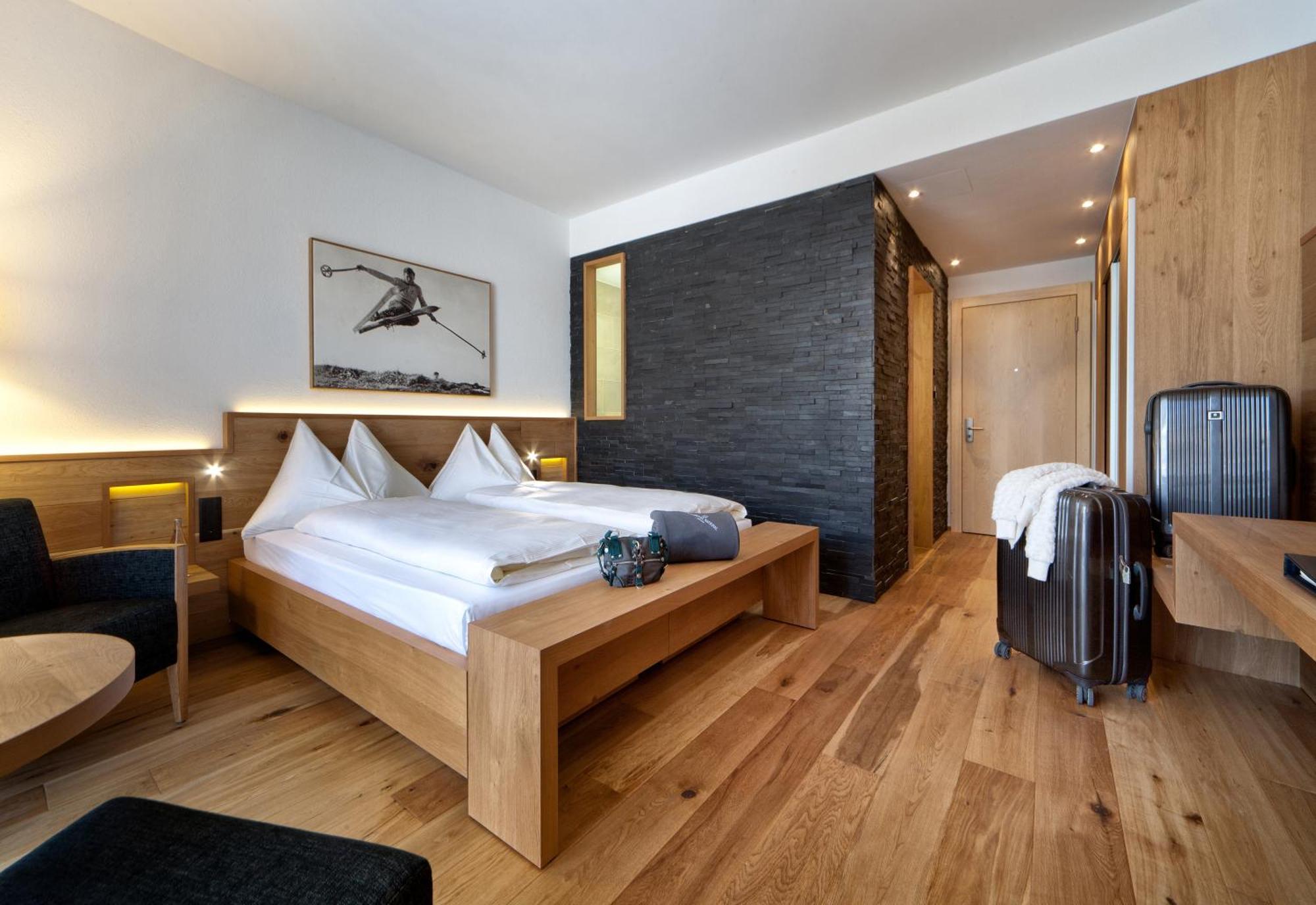 Deluxe Double Room with Balcony,699832789:JPEG