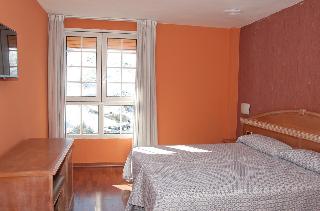 Tweepersoonskamer met 2 Aparte Bedden