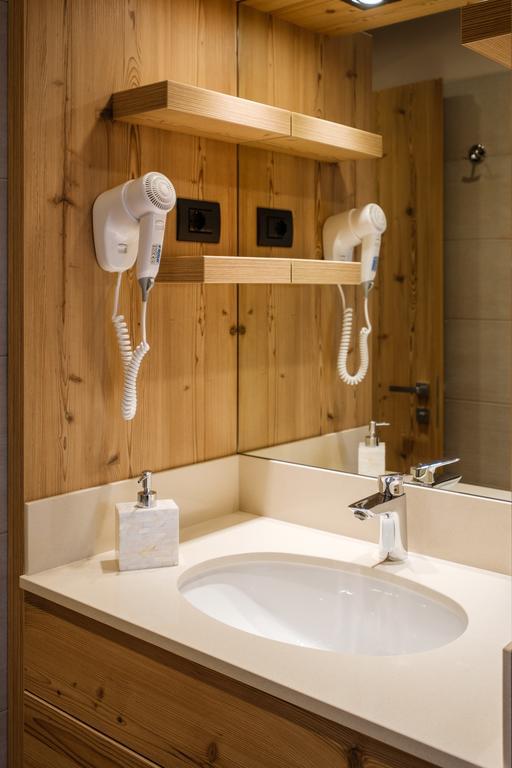 Double or Twin Room with Shower