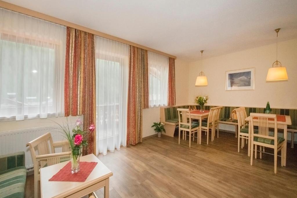 One-Bedroom Apartment,43438486:JPEG