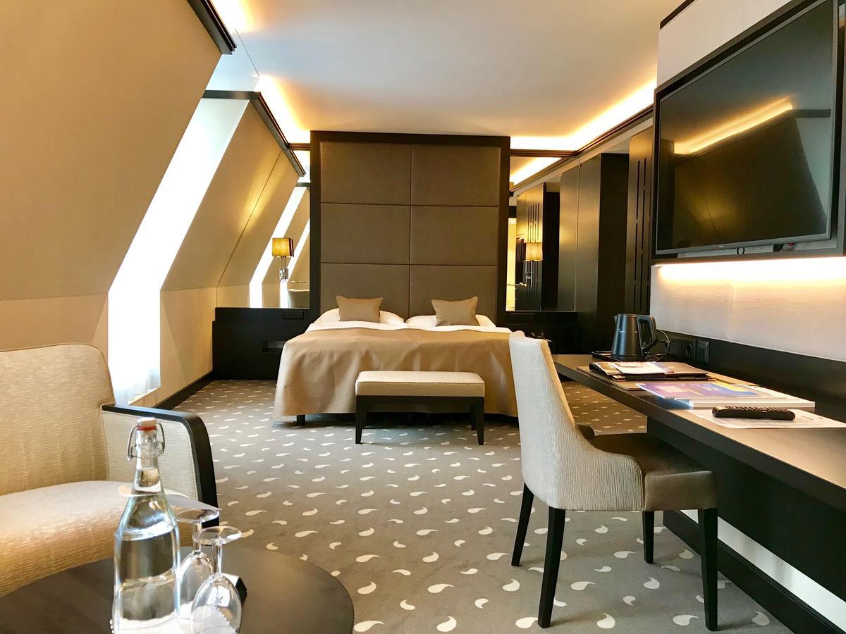 Deluxe Junior Suite,1005731083:JPEG