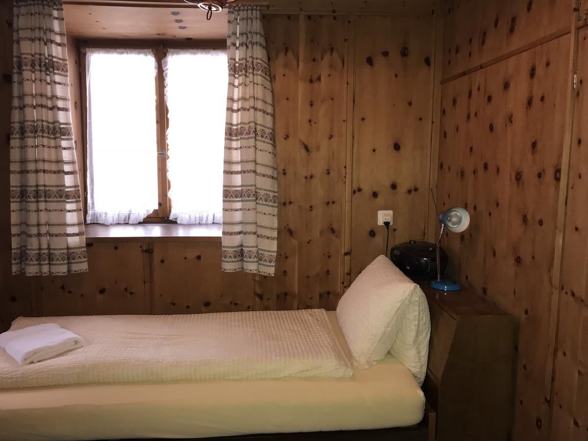 Single Room,666082404:JPEG