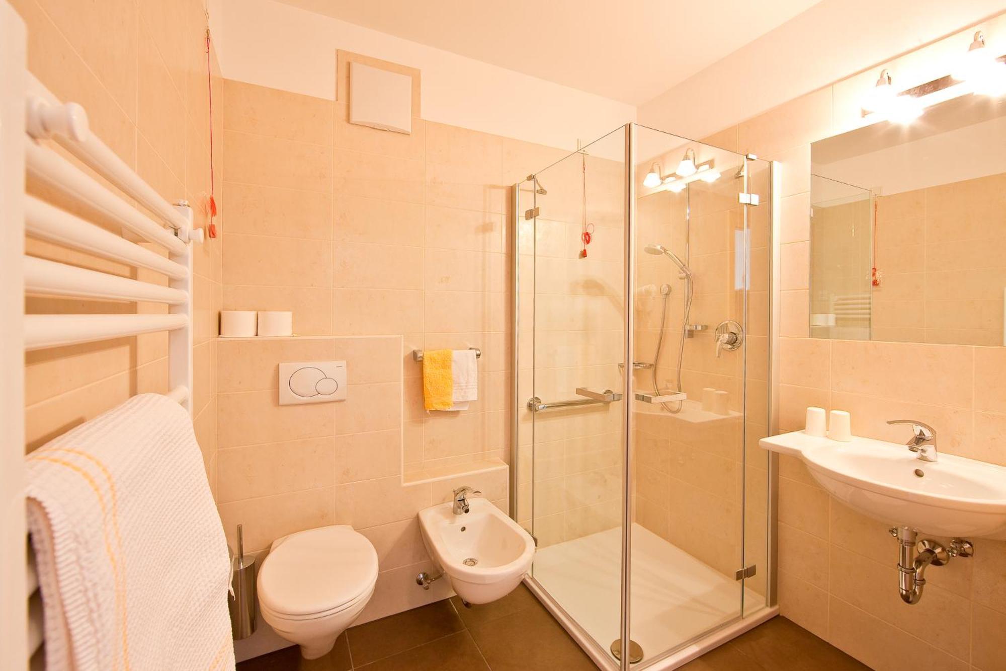 Double Room,1344701465:JPEG