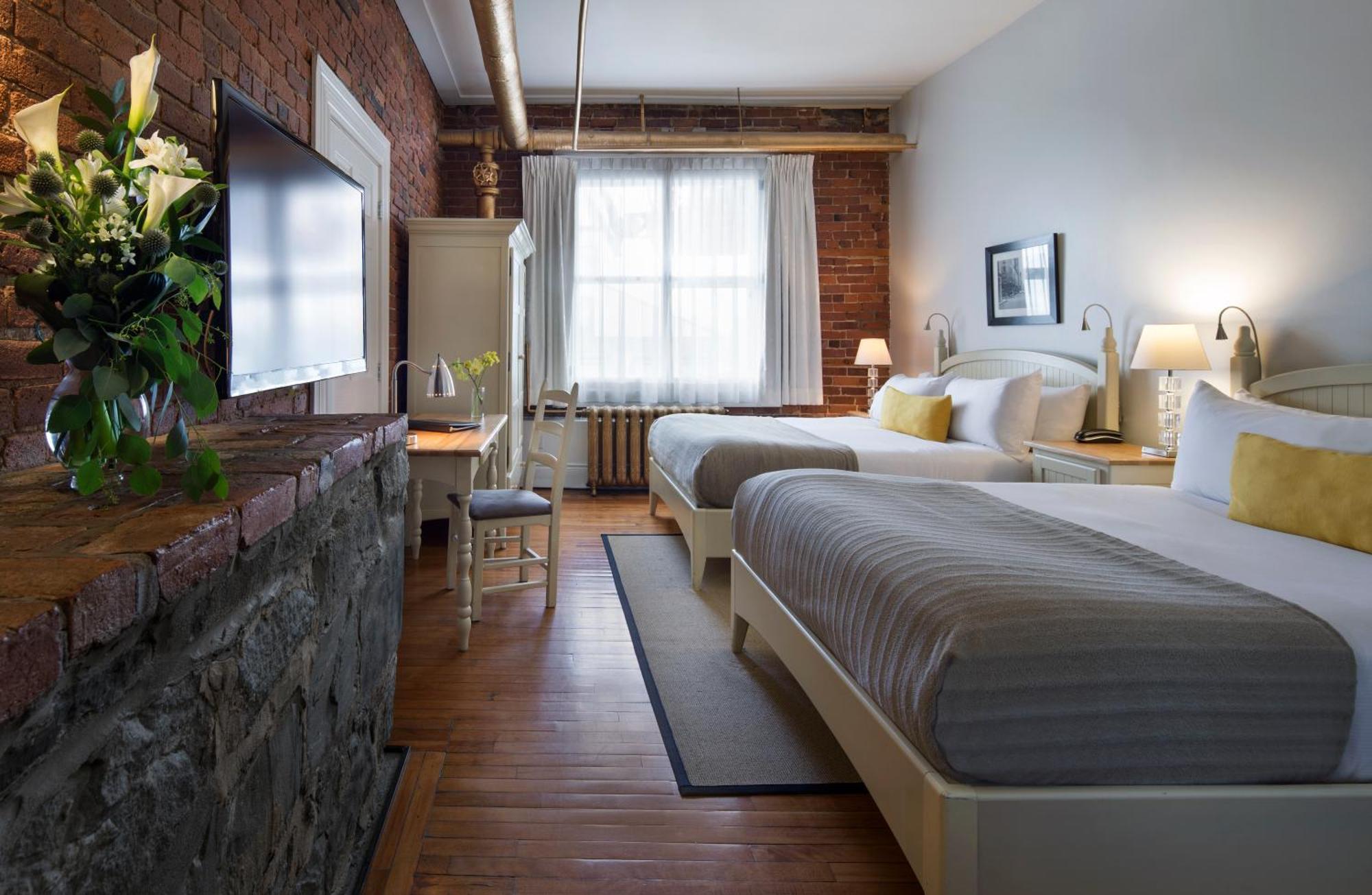 Classic Room with Two Double Beds