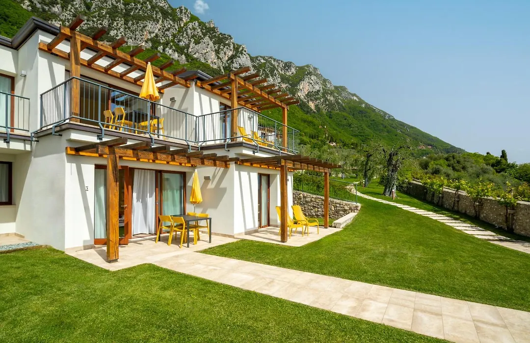 Residence Dany Appartamenti Con Cucina Vista Lago Piscina E Parcheggio-1