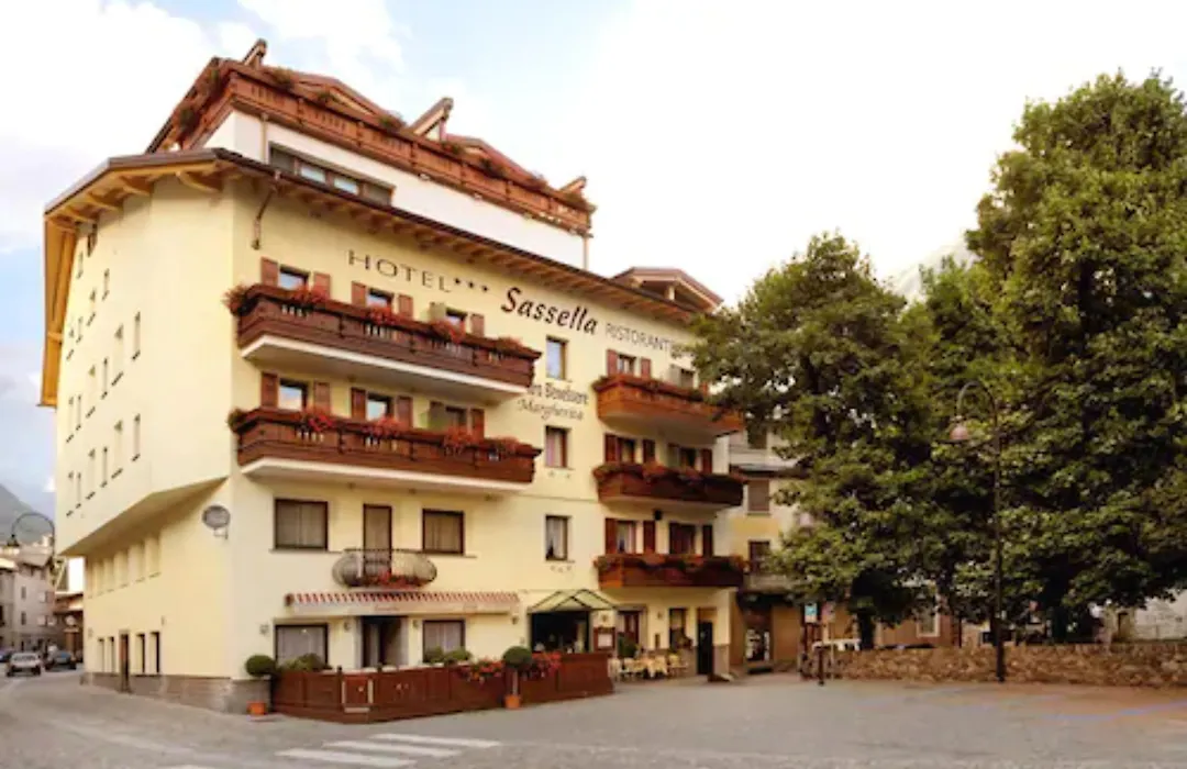 Hotel Sassella-1