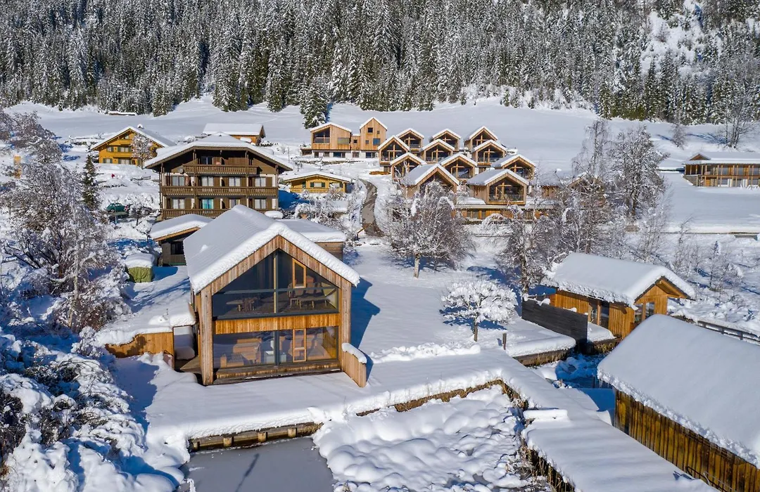 Regitnig - 4 Sterne Hotel Und Chalets-1