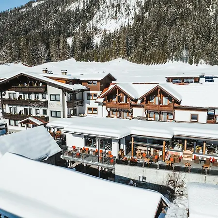 Regitnig - 4 Sterne Hotel Und Chalets-2
