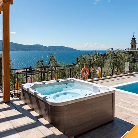 Residence Dany Appartamenti Con Cucina Vista Lago Piscina E Parcheggio-3