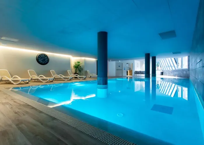 Hotel Jacuzzi: Garden & City Cauterets Balneo