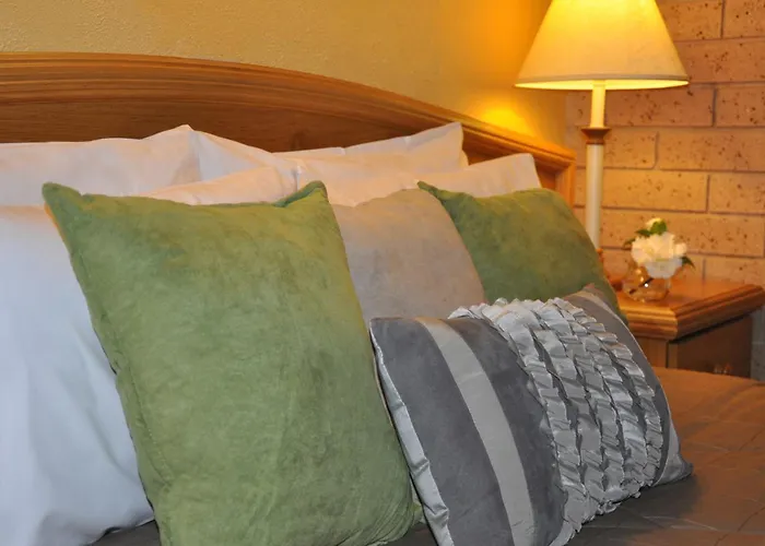 Central hotel: High Country Motor Inn Bright