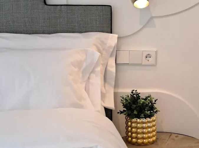 Hotel cerca del colegio: Apartamentos BEJAR - DUCAL