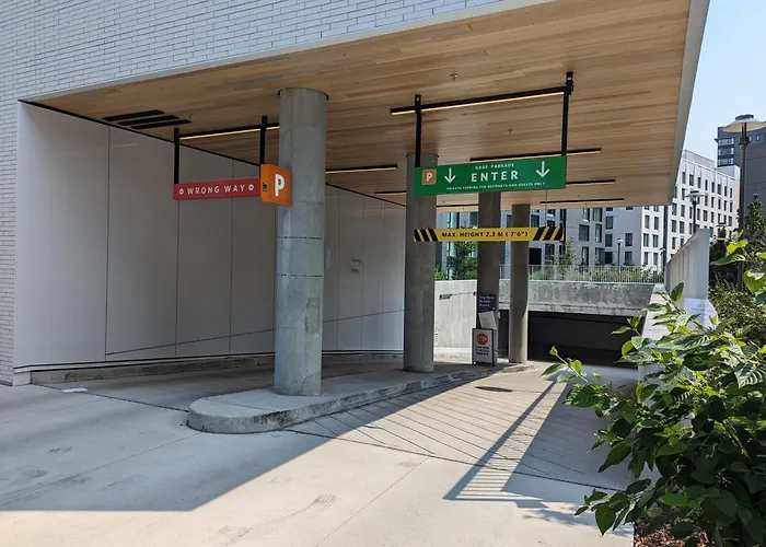 Cheap hotel: Gage Suites At Ubc