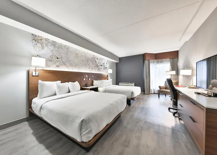 Kid friendly hotel Admiral Inn Mississauga