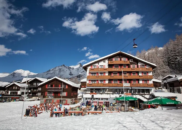 Strandhotel: Hotel The Larix Ski-In Ski-Out