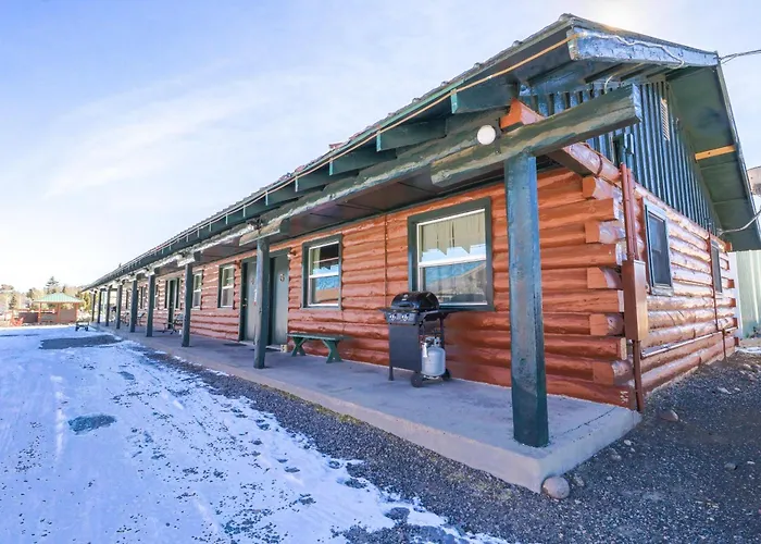 Bungalow rentals Foothills Lodge And Cabins