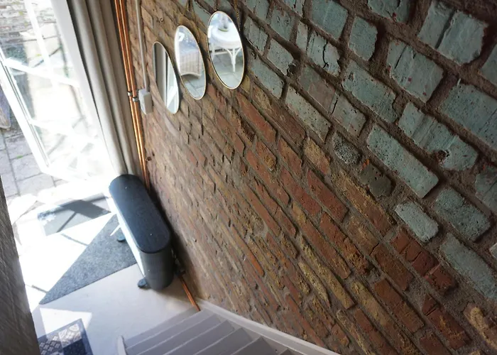 B&B: De Bezige Bij