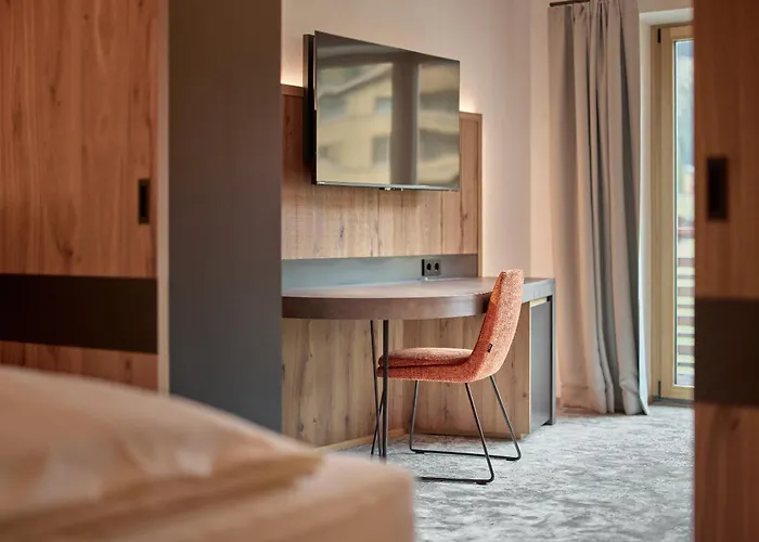 Luxury hotel only: Hotel Auriga
