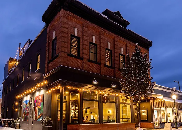 Jacuzzi hotel: Eleven Revelstoke Lodge