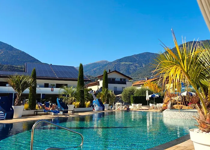 SCHLOSSHOF SÜDTIROL - &Camping