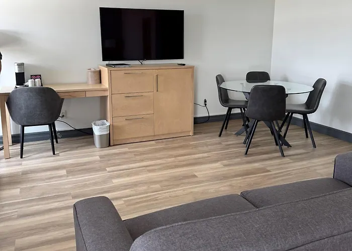 Hotels Close to Airport Repotel Aeroport Quebec