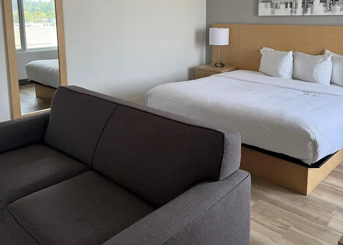 Hotels Close to Airport Repotel Aeroport Quebec