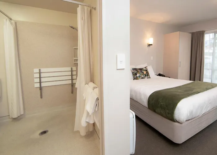 Romantic hotel: Cranford Oak Motel