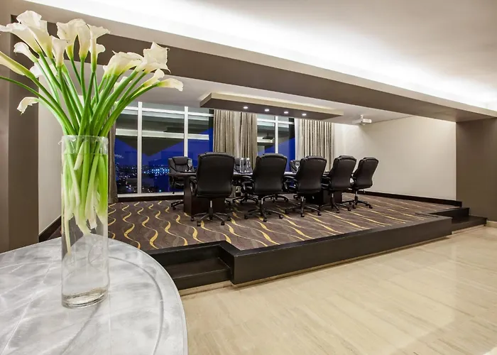 Crowne Plaza By Ihg